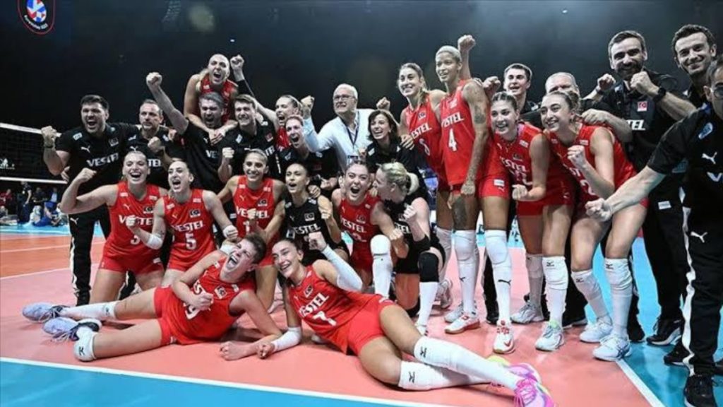 Turkey's Women's Volleyball Team Finds Heroes among Struggles