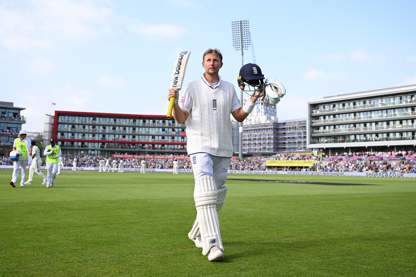 Record-breaking Root arms England with control of Manchester Test on July 25, 2025 at 6:31 pm